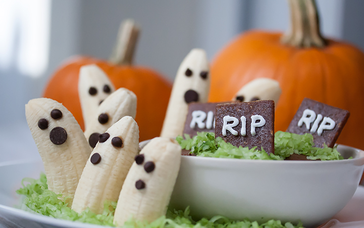 Banana-Ghosts-with-pumpkins