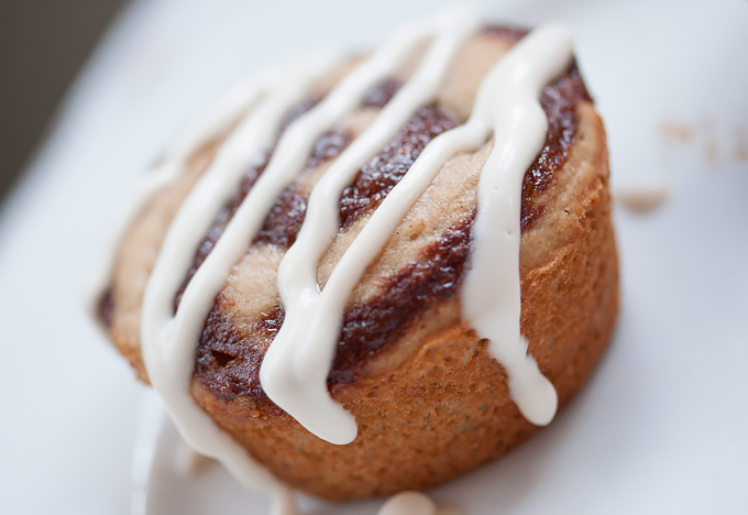 Low fat gluten free vegan cinnamon roll muffin