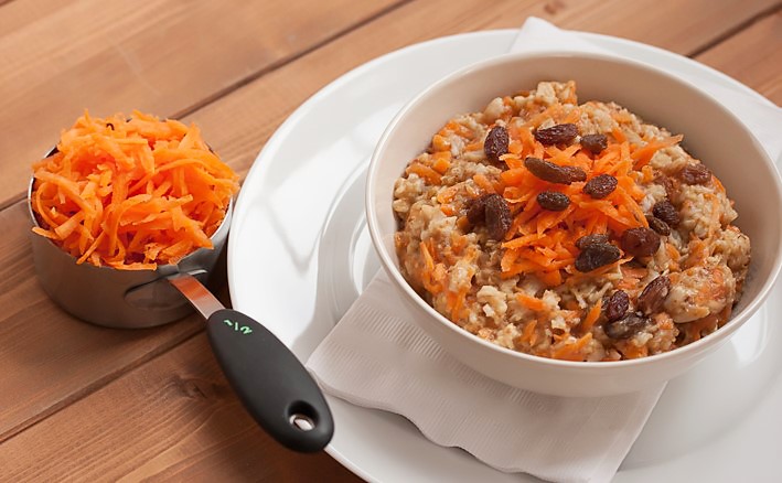 Carrot-Cake-Oatmeal-w-measuring-cup-1