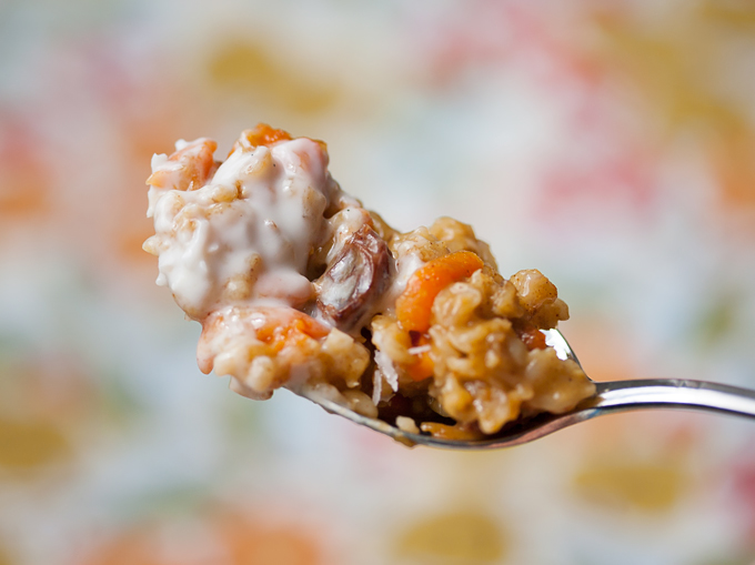 5-Minute Carrot Cake Oatmeal (Vegan and Gluten Free). The healthy way to eat dessert for breakfast!