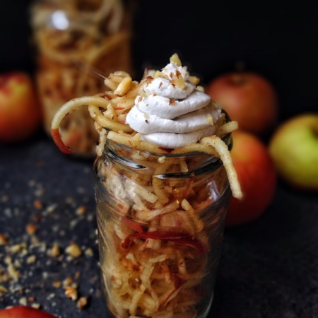 Raw Apple Pie - Vie de la Vegan - Featured in 5 Healthy Foods for Fall