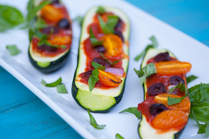 Vegan zucchini pizza boats